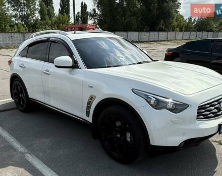 Белый Инфинити FX 30, объемом двигателя 3 л и пробегом 145 тыс. км за 17000 $, фото 7 на Automoto.ua