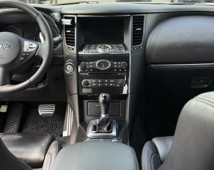 Белый Инфинити FX 30, объемом двигателя 3 л и пробегом 145 тыс. км за 17000 $, фото 23 на Automoto.ua