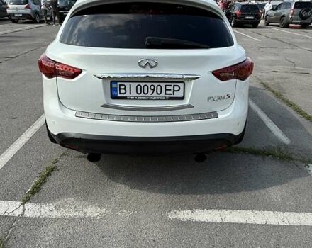 Белый Инфинити FX 30, объемом двигателя 3 л и пробегом 145 тыс. км за 17000 $, фото 3 на Automoto.ua