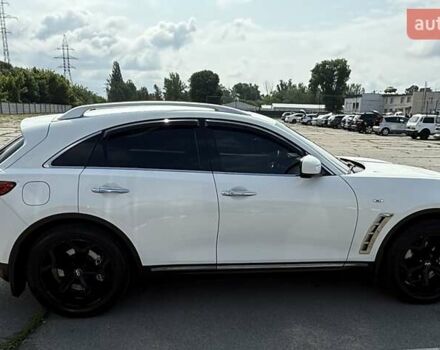 Белый Инфинити FX 30, объемом двигателя 3 л и пробегом 145 тыс. км за 17000 $, фото 5 на Automoto.ua