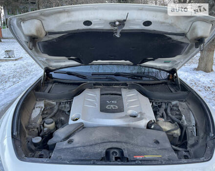 Білий Інфініті FX 30, об'ємом двигуна 3 л та пробігом 113 тис. км за 19500 $, фото 32 на Automoto.ua