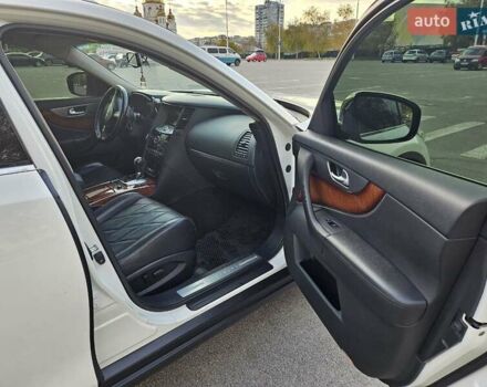 Белый Инфинити FX 30, объемом двигателя 3 л и пробегом 205 тыс. км за 15200 $, фото 12 на Automoto.ua