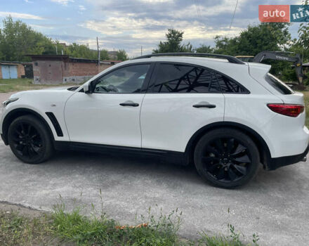 Белый Инфинити FX 30, объемом двигателя 3 л и пробегом 212 тыс. км за 16500 $, фото 4 на Automoto.ua