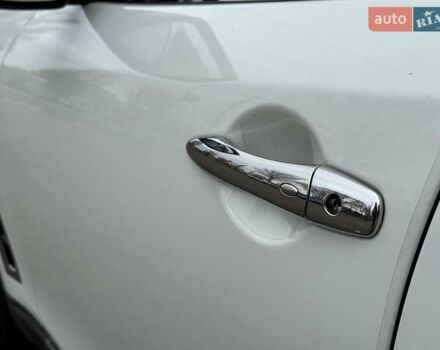 Белый Инфинити FX 30, объемом двигателя 3 л и пробегом 207 тыс. км за 13990 $, фото 3 на Automoto.ua