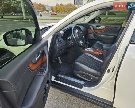 Белый Инфинити FX 30, объемом двигателя 3 л и пробегом 205 тыс. км за 15200 $, фото 13 на Automoto.ua