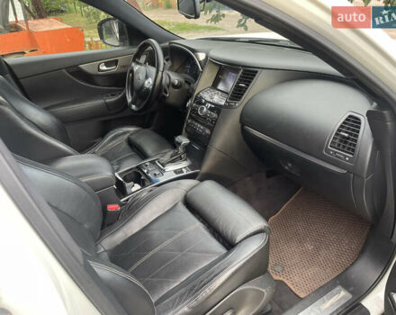 Белый Инфинити FX 30, объемом двигателя 3 л и пробегом 212 тыс. км за 16500 $, фото 10 на Automoto.ua