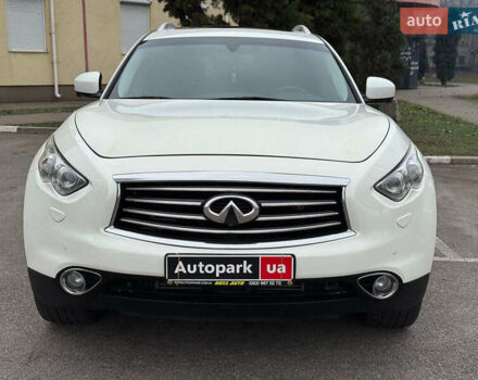 Белый Инфинити FX 30, объемом двигателя 3 л и пробегом 207 тыс. км за 13990 $, фото 2 на Automoto.ua