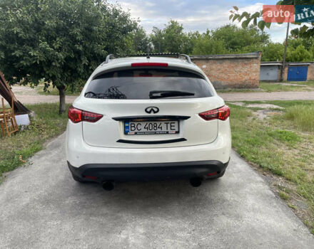 Белый Инфинити FX 30, объемом двигателя 3 л и пробегом 212 тыс. км за 16500 $, фото 1 на Automoto.ua