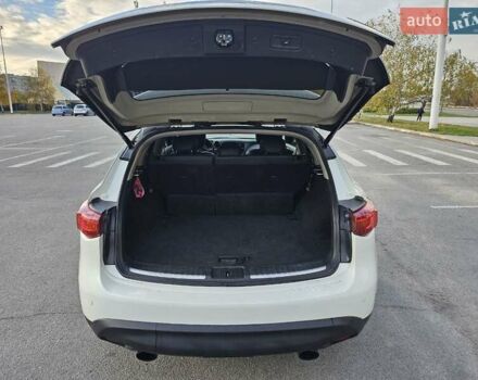 Белый Инфинити FX 30, объемом двигателя 3 л и пробегом 205 тыс. км за 15200 $, фото 8 на Automoto.ua