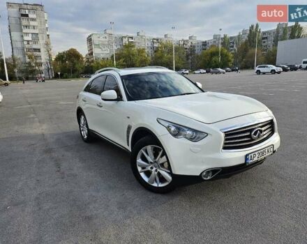 Белый Инфинити FX 30, объемом двигателя 3 л и пробегом 205 тыс. км за 15200 $, фото 2 на Automoto.ua