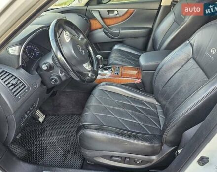 Белый Инфинити FX 30, объемом двигателя 3 л и пробегом 205 тыс. км за 15200 $, фото 14 на Automoto.ua