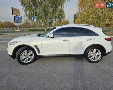 Белый Инфинити FX 30, объемом двигателя 3 л и пробегом 205 тыс. км за 15200 $, фото 1 на Automoto.ua