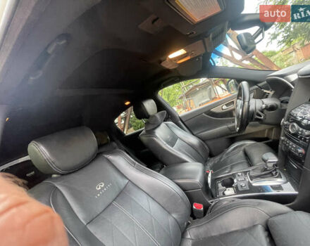 Белый Инфинити FX 30, объемом двигателя 3 л и пробегом 212 тыс. км за 16500 $, фото 7 на Automoto.ua