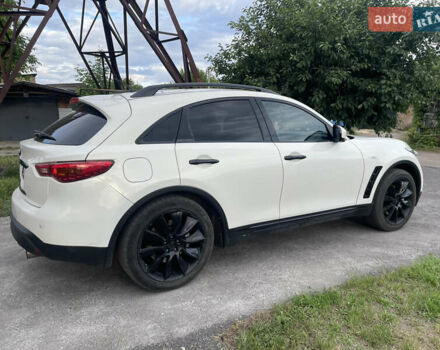 Белый Инфинити FX 30, объемом двигателя 3 л и пробегом 212 тыс. км за 16500 $, фото 3 на Automoto.ua