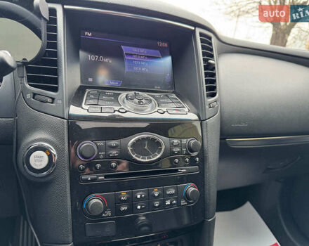 Белый Инфинити FX 30, объемом двигателя 3 л и пробегом 207 тыс. км за 13990 $, фото 21 на Automoto.ua