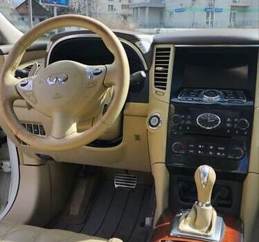 Білий Інфініті FX 30, об'ємом двигуна 3 л та пробігом 190 тис. км за 16900 $, фото 7 на Automoto.ua