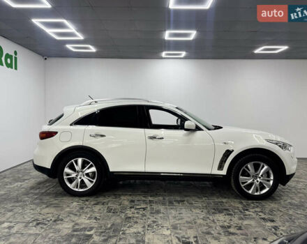 Белый Инфинити FX 30, объемом двигателя 2.99 л и пробегом 116 тыс. км за 18500 $, фото 2 на Automoto.ua