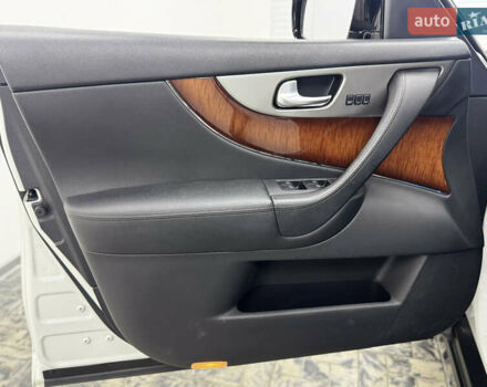 Белый Инфинити FX 30, объемом двигателя 2.99 л и пробегом 116 тыс. км за 18500 $, фото 18 на Automoto.ua