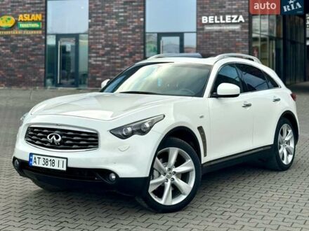 Белый Инфинити FX 30, объемом двигателя 3 л и пробегом 175 тыс. км за 15200 $, фото 1 на Automoto.ua