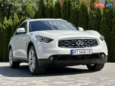 Інфініті FX 30 2010 у Косове на Automoto.ua Білий Інфініті FX 30, об'ємом двигуна 3 л та пробігом 291 тис. км за 15000 $, фото 1 на Automoto.ua