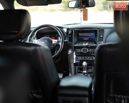 Чорний Інфініті FX 30, об'ємом двигуна 3 л та пробігом 226 тис. км за 15500 $, фото 8 на Automoto.ua