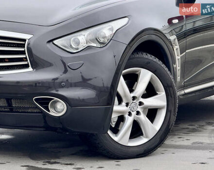 Черный Инфинити FX 30, объемом двигателя 2.99 л и пробегом 159 тыс. км за 16500 $, фото 10 на Automoto.ua