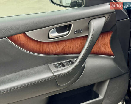 Черный Инфинити FX 30, объемом двигателя 2.99 л и пробегом 159 тыс. км за 16500 $, фото 21 на Automoto.ua