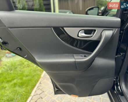 Черный Инфинити FX 30, объемом двигателя 3 л и пробегом 288 тыс. км за 15000 $, фото 20 на Automoto.ua