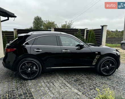 Черный Инфинити FX 30, объемом двигателя 3 л и пробегом 288 тыс. км за 15000 $, фото 1 на Automoto.ua