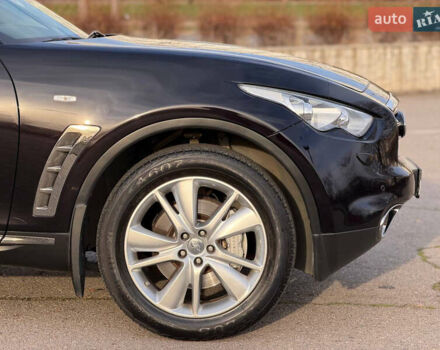 Черный Инфинити FX 30, объемом двигателя 3 л и пробегом 137 тыс. км за 17999 $, фото 10 на Automoto.ua