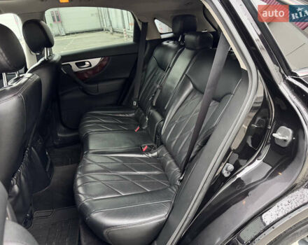 Черный Инфинити FX 30, объемом двигателя 2.99 л и пробегом 159 тыс. км за 16500 $, фото 31 на Automoto.ua