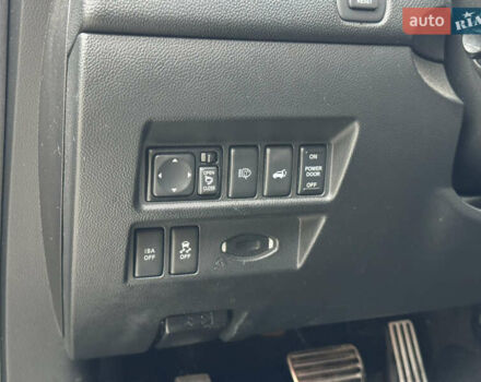 Черный Инфинити FX 30, объемом двигателя 2.99 л и пробегом 159 тыс. км за 16500 $, фото 23 на Automoto.ua