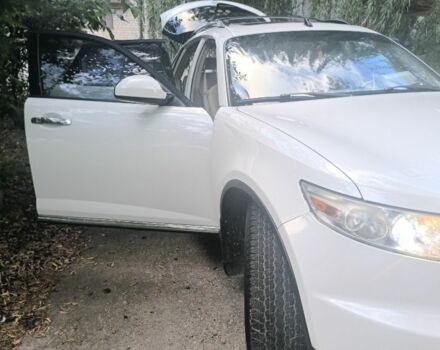 Белый Инфинити FX 35, объемом двигателя 3.5 л и пробегом 190 тыс. км за 9000 $, фото 18 на Automoto.ua