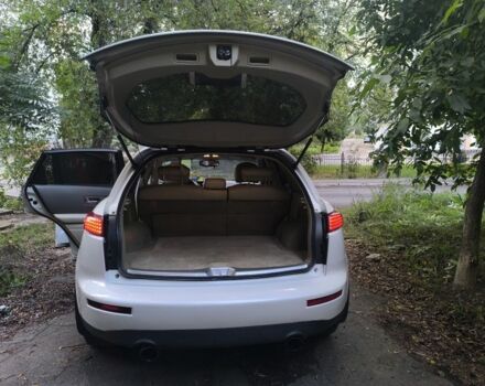 Белый Инфинити FX 35, объемом двигателя 3.5 л и пробегом 190 тыс. км за 9000 $, фото 3 на Automoto.ua