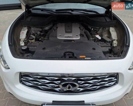 Белый Инфинити FX 35, объемом двигателя 3.5 л и пробегом 180 тыс. км за 14400 $, фото 33 на Automoto.ua