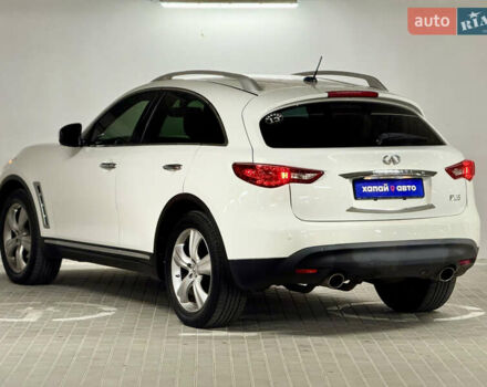 Белый Инфинити FX 35, объемом двигателя 3.5 л и пробегом 83 тыс. км за 16999 $, фото 6 на Automoto.ua