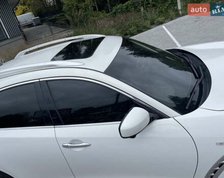 Белый Инфинити FX 35, объемом двигателя 3.5 л и пробегом 270 тыс. км за 12700 $, фото 12 на Automoto.ua