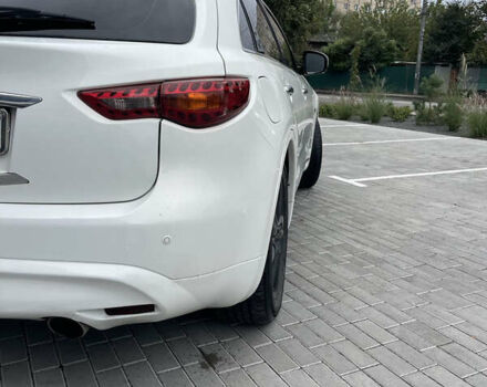 Белый Инфинити FX 35, объемом двигателя 3.5 л и пробегом 270 тыс. км за 12700 $, фото 8 на Automoto.ua