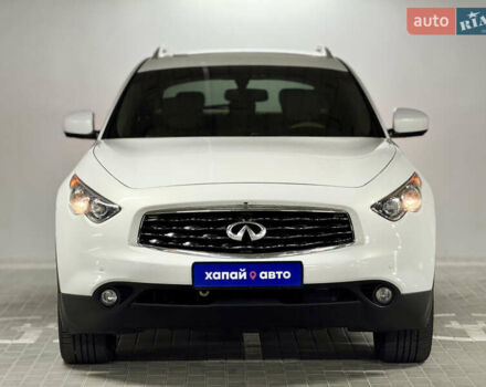 Белый Инфинити FX 35, объемом двигателя 3.5 л и пробегом 83 тыс. км за 16999 $, фото 1 на Automoto.ua