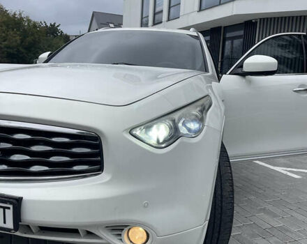 Белый Инфинити FX 35, объемом двигателя 3.5 л и пробегом 270 тыс. км за 12700 $, фото 17 на Automoto.ua