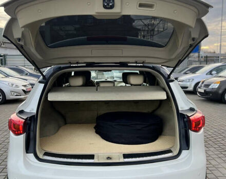 Белый Инфинити FX 35, объемом двигателя 3.5 л и пробегом 171 тыс. км за 11700 $, фото 12 на Automoto.ua