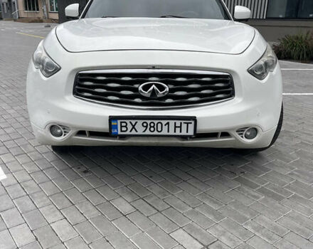 Белый Инфинити FX 35, объемом двигателя 3.5 л и пробегом 270 тыс. км за 12700 $, фото 2 на Automoto.ua