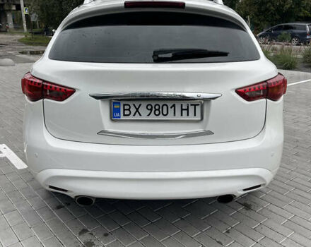 Белый Инфинити FX 35, объемом двигателя 3.5 л и пробегом 270 тыс. км за 12700 $, фото 10 на Automoto.ua