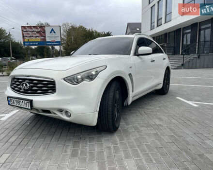 Белый Инфинити FX 35, объемом двигателя 3.5 л и пробегом 270 тыс. км за 12700 $, фото 1 на Automoto.ua