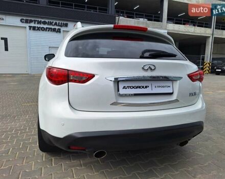 Белый Инфинити FX 35, объемом двигателя 3.5 л и пробегом 180 тыс. км за 14400 $, фото 2 на Automoto.ua