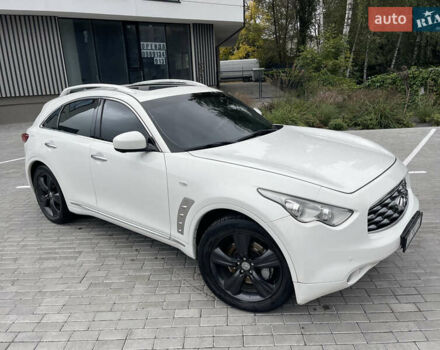 Белый Инфинити FX 35, объемом двигателя 3.5 л и пробегом 270 тыс. км за 12700 $, фото 7 на Automoto.ua