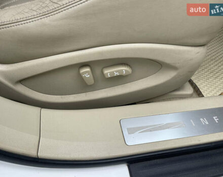 Белый Инфинити FX 35, объемом двигателя 3.5 л и пробегом 270 тыс. км за 12700 $, фото 38 на Automoto.ua