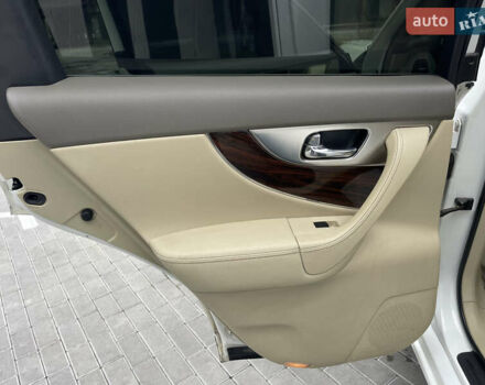 Белый Инфинити FX 35, объемом двигателя 3.5 л и пробегом 270 тыс. км за 12700 $, фото 30 на Automoto.ua