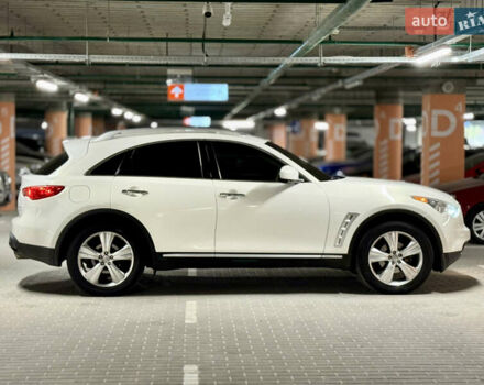 Белый Инфинити FX 35, объемом двигателя 3.5 л и пробегом 83 тыс. км за 16999 $, фото 3 на Automoto.ua