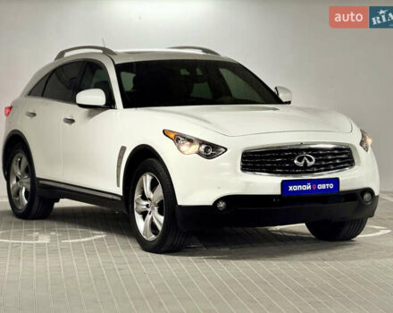 Белый Инфинити FX 35, объемом двигателя 3.5 л и пробегом 83 тыс. км за 16999 $, фото 2 на Automoto.ua